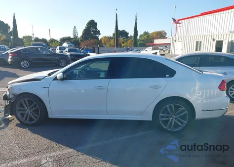 2018 Volkswagen Passat 2.0T R-Line/2.0T S z USA, uszkodzony, nr VIN 1VWAA7A35JC022477